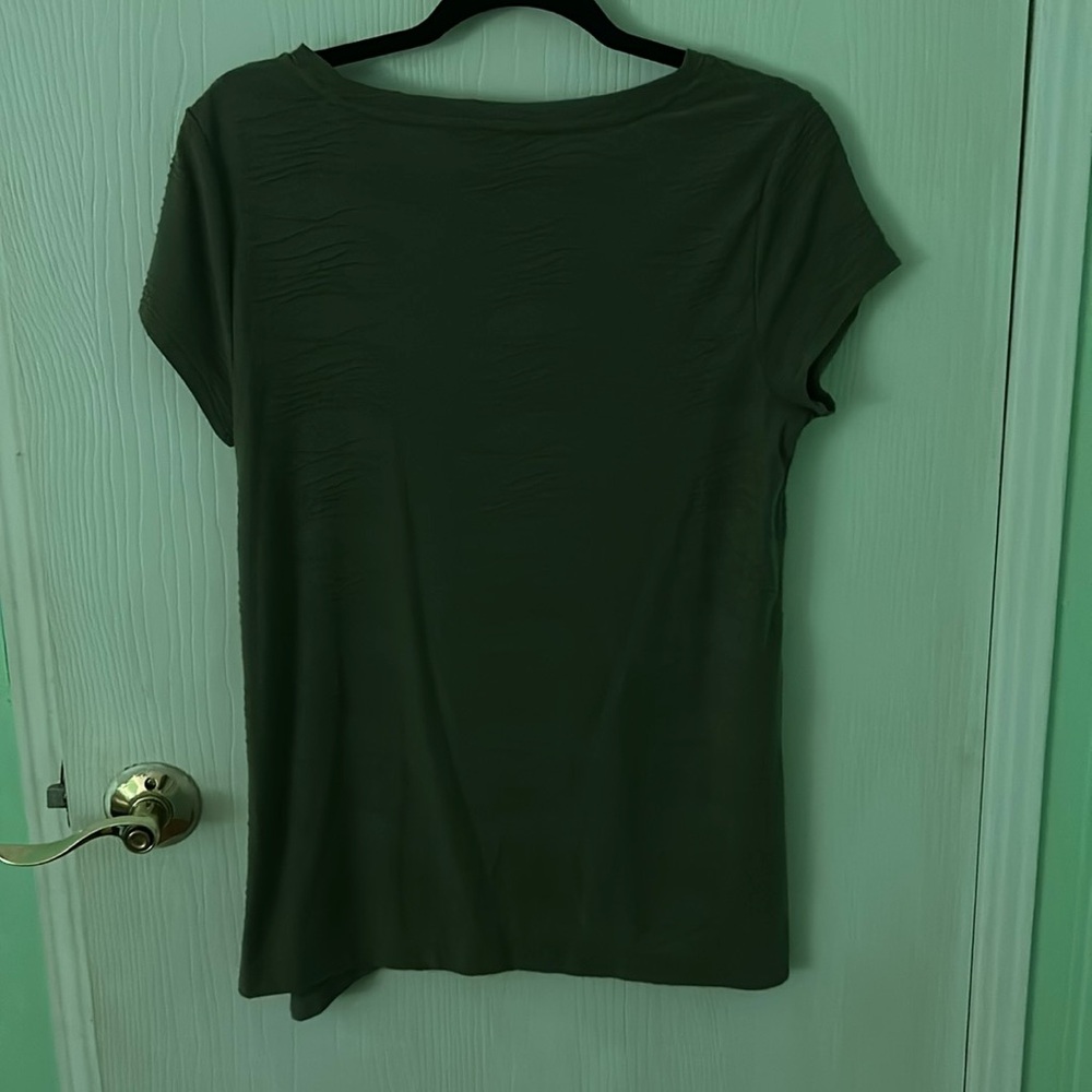 Simply Vera Wang short sleeve top.